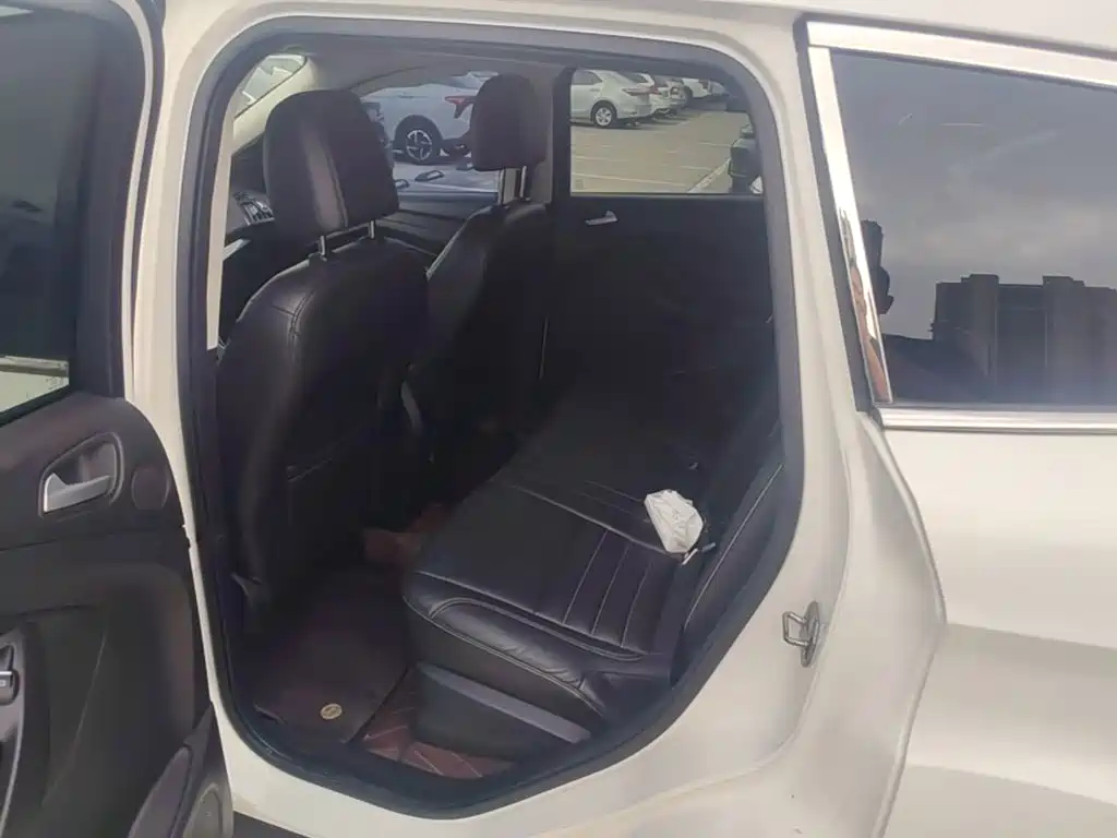 Ford Kuga — миниатюра 22