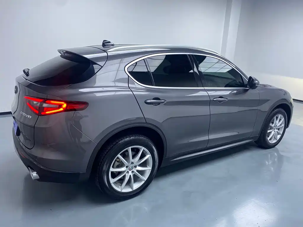 Alfa Romeo Stelvio 2021 2.0T 280HP Luxury