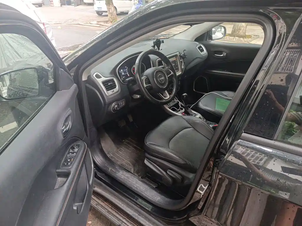 Jeep Compass — миниатюра 17