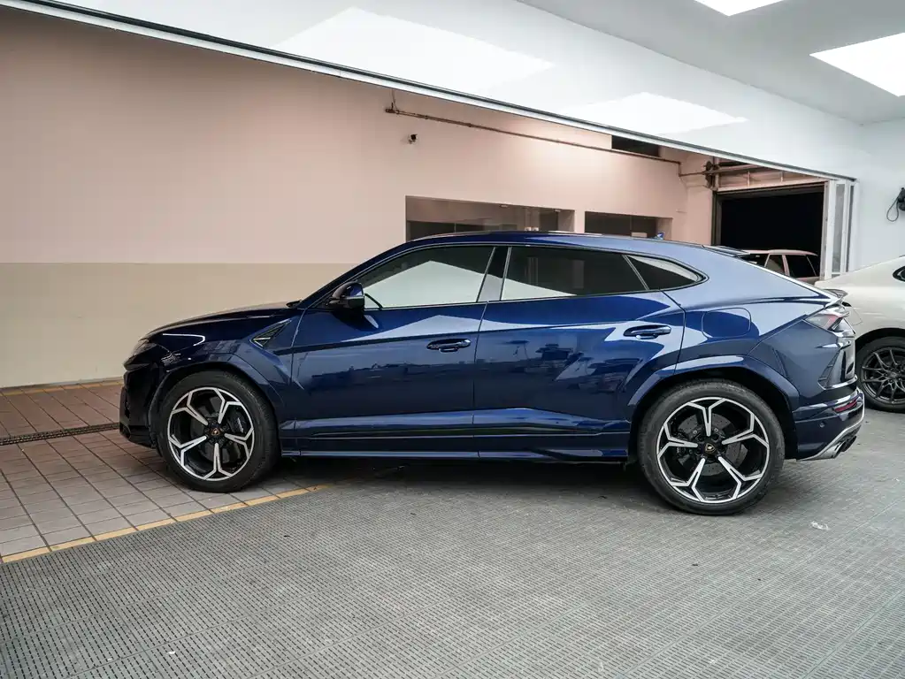 Lamborghini Urus - фото 6