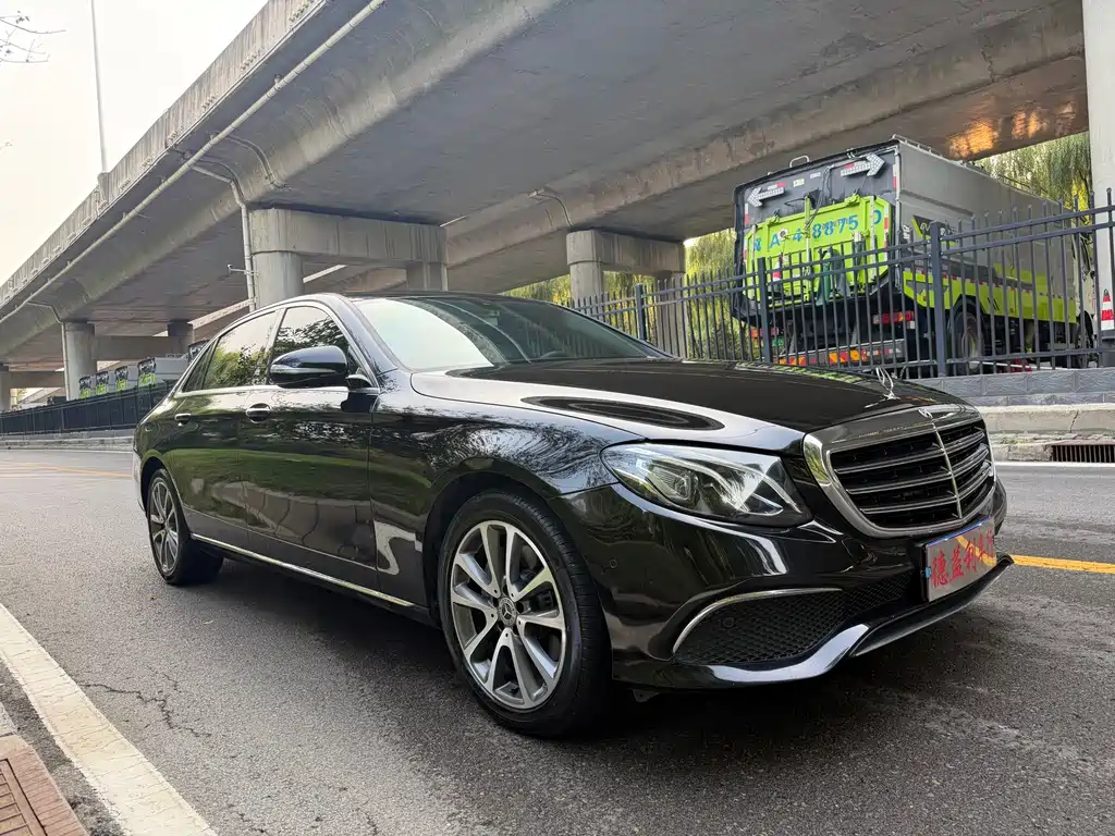 Mercedes-Benz E-Class — миниатюра 3