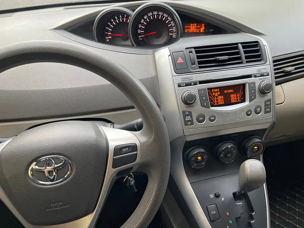 Toyota Verso — миниатюра 13
