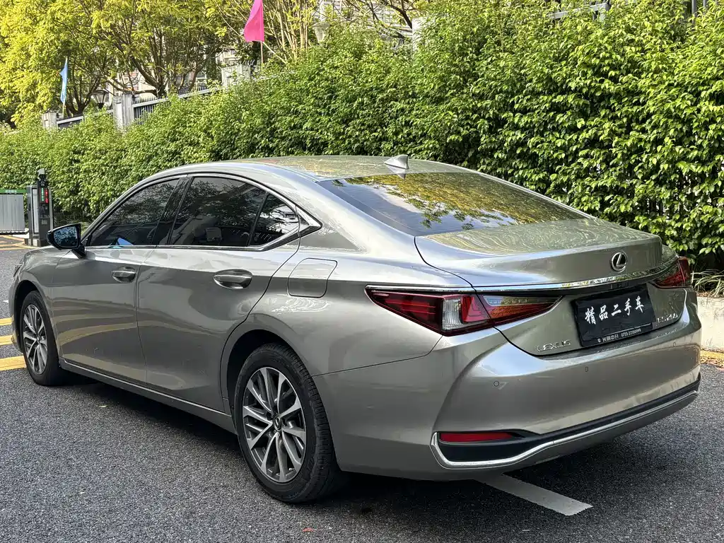 Lexus ES 2023 — фото 6