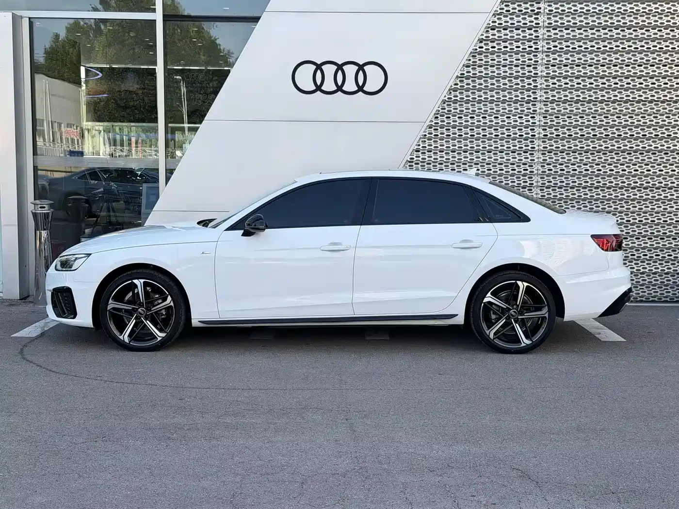 Audi A4L 2024 Белый из Китая