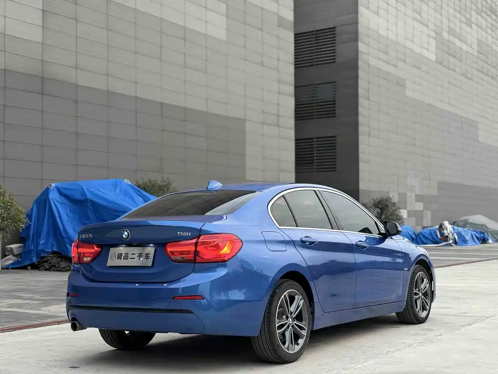 BMW 1 SERIES
