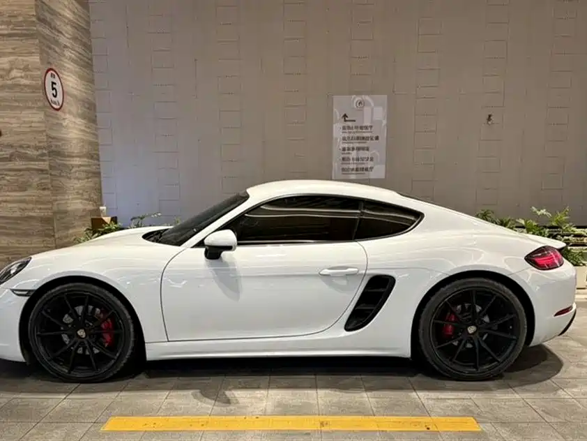 Porsche 718 2018 Cayman 2.0T