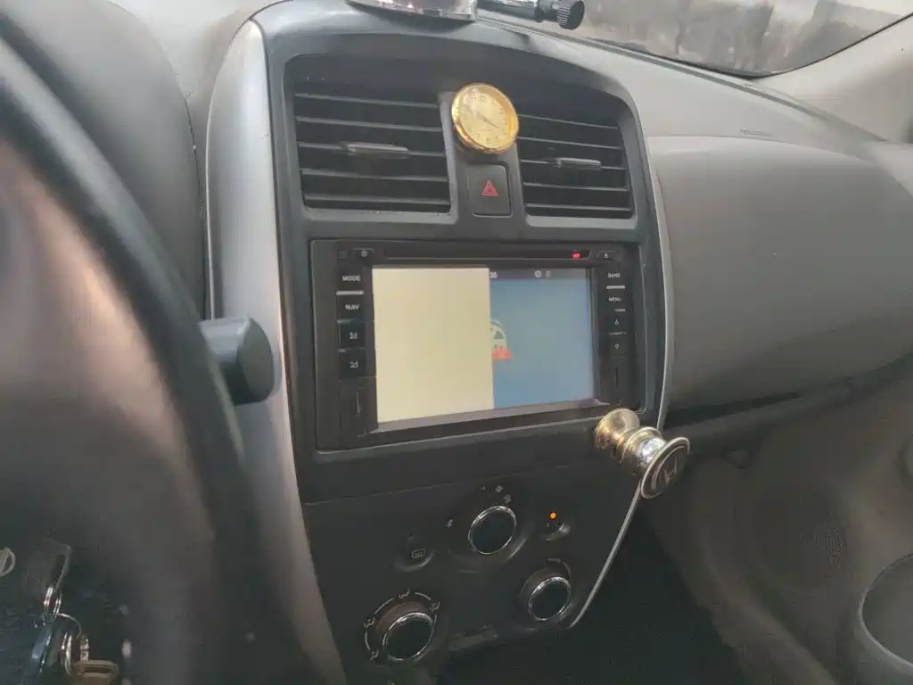 Nissan Sunny — миниатюра 9