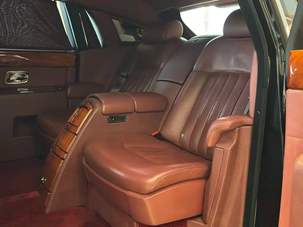 Rolls-Royce Phantom — миниатюра 11