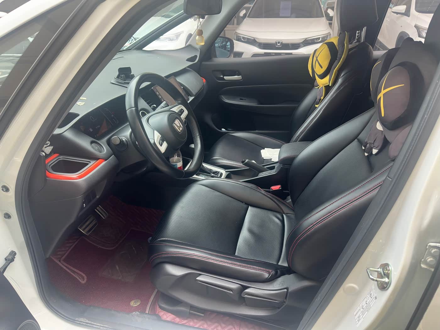 Honda Fit 1.5 л 2021 г. Белый, пробег 38000 км