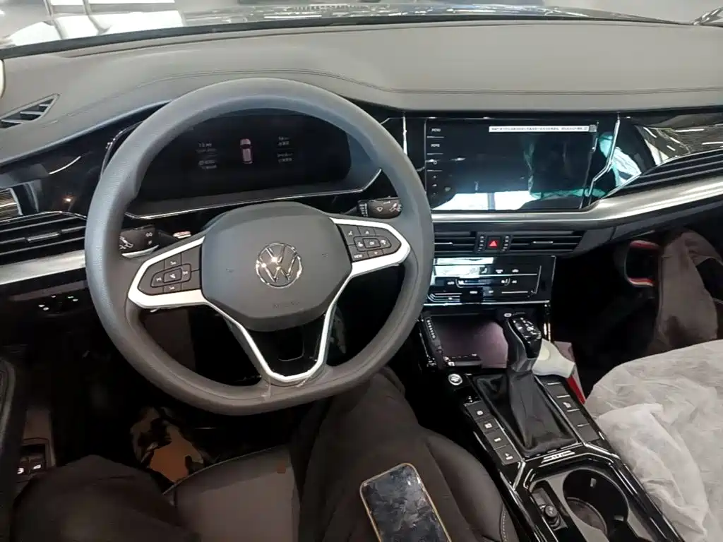 Volkswagen Passat PHEV — миниатюра 10