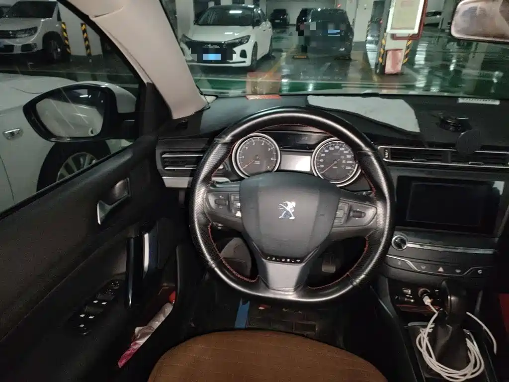 Peugeot 408 2015 1.2T AT Luxury