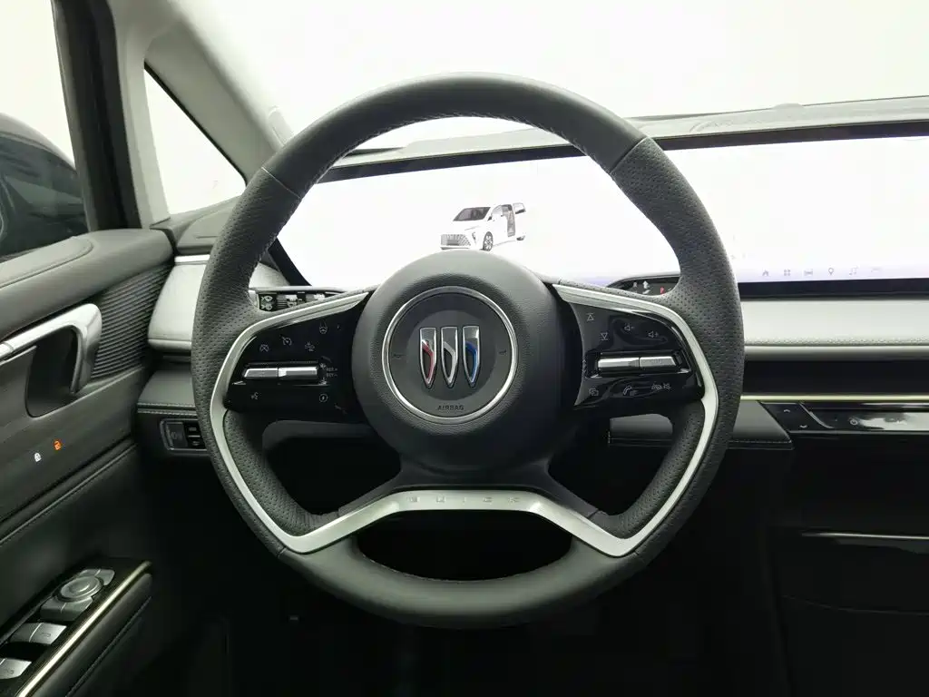 Buick GL8 Hybrid — миниатюра 11