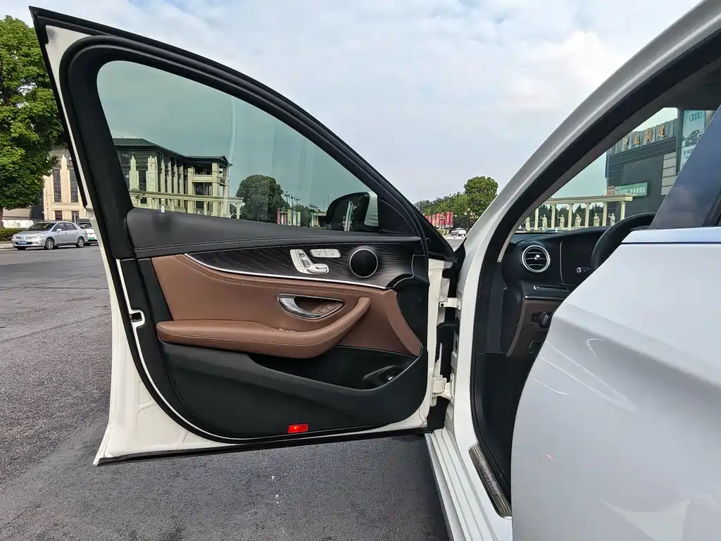 Mercedes-Benz E-Class — миниатюра 13