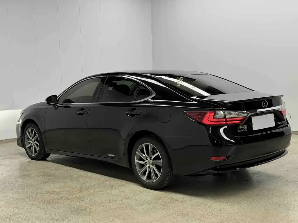 Lexus ES — миниатюра 6