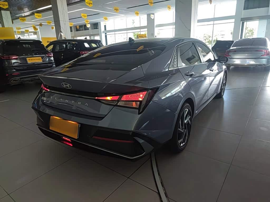 Hyundai Elantra 1.5 л 2024 г. Голубой, пробег 1700 км