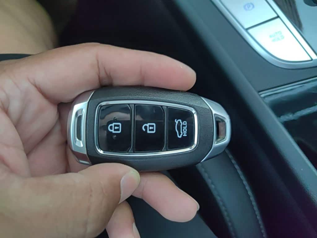 Hyundai Elantra 1.5 л 2024 г. Голубой, пробег 1700 км