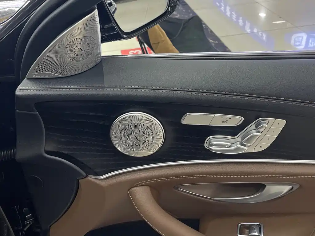 Mercedes-Benz E-Class — миниатюра 12