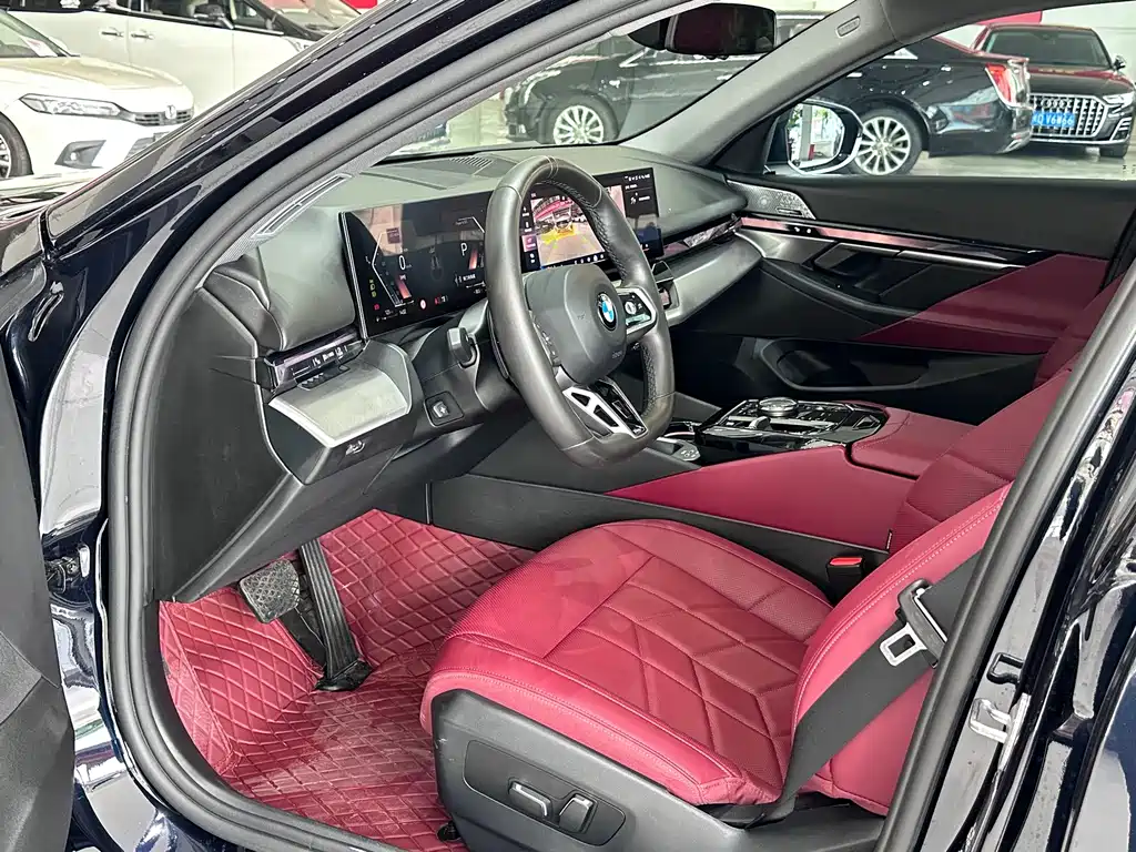 BMW 5 Series — миниатюра 4