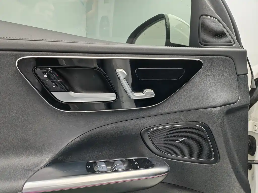Mercedes-Benz C-Class — миниатюра 17