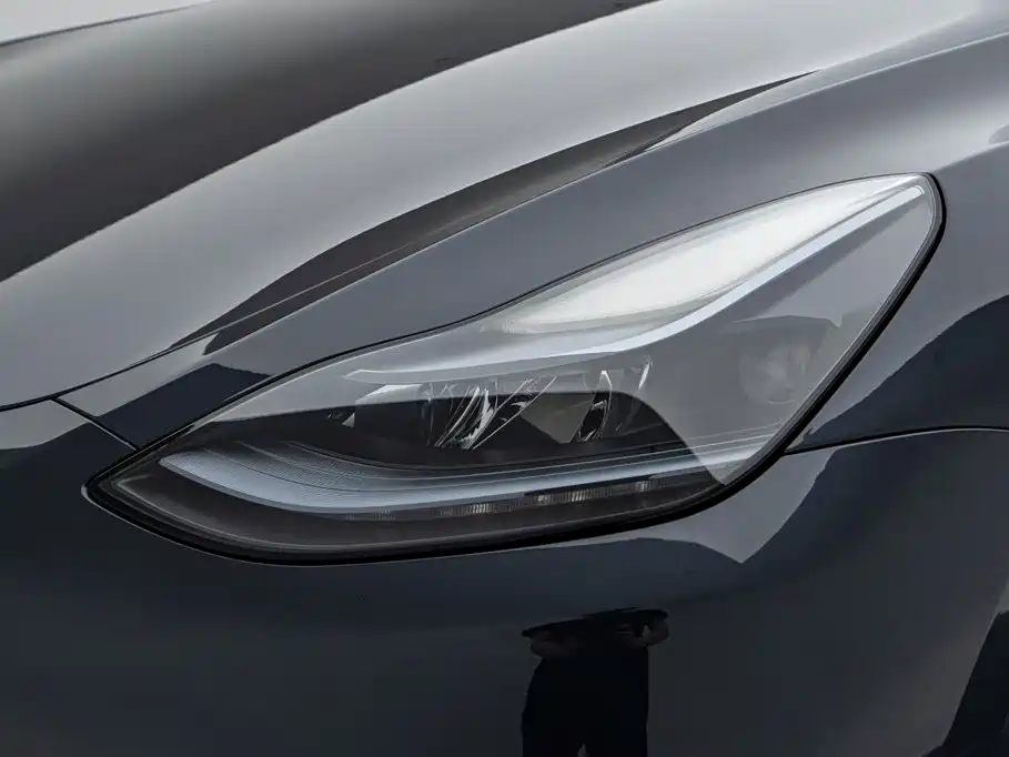 Tesla Model Y — миниатюра 12