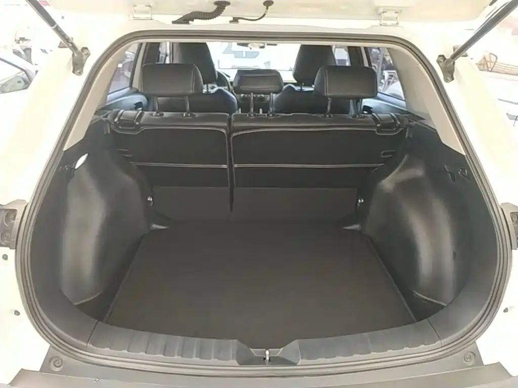 Toyota Corolla Cross — миниатюра 19