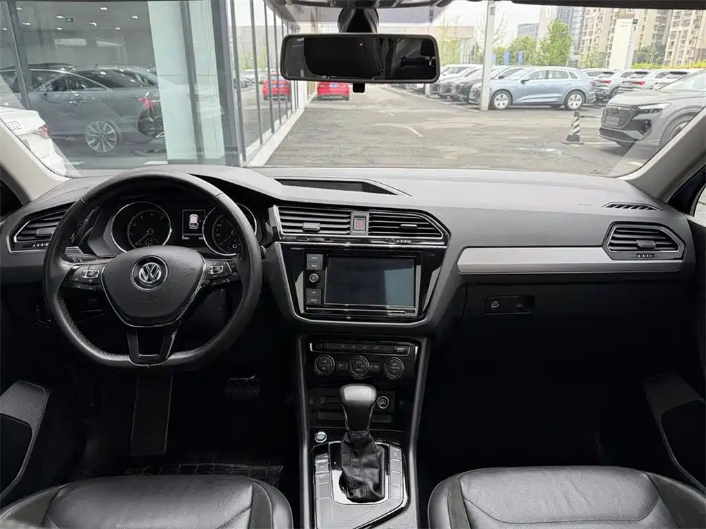 Volkswagen Tiguan L L 2019 330TSI AT Comfort V