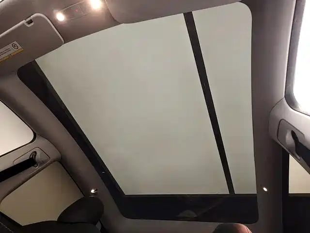 Tesla Model Y — миниатюра 14