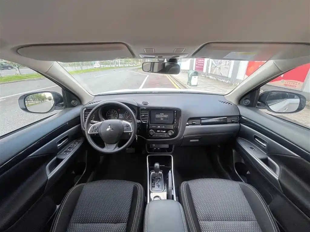 Mitsubishi Outlander 2021 2.0L 5 мест