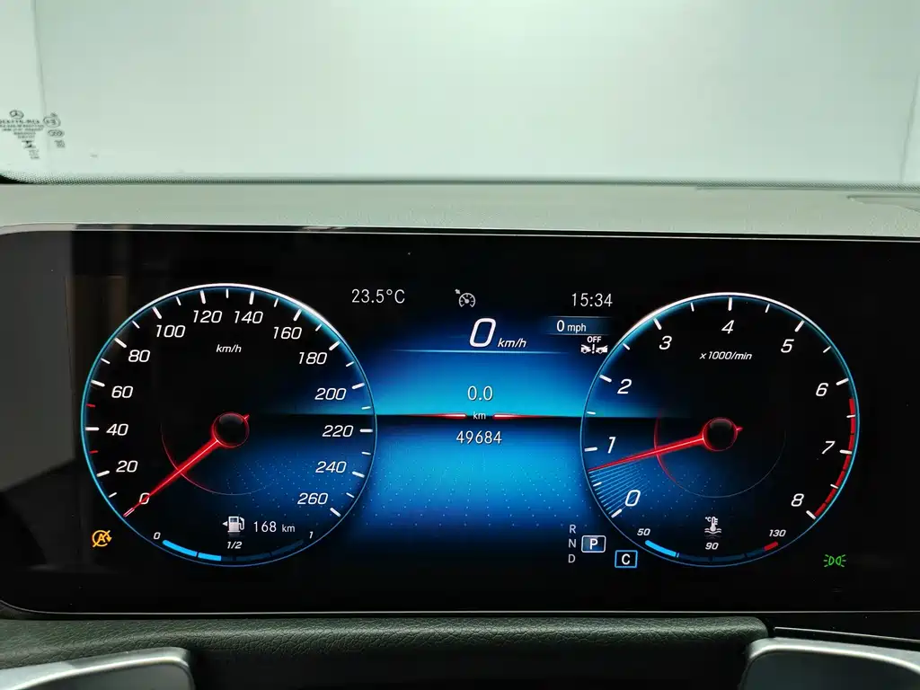 Mercedes-Benz GLB — миниатюра 8