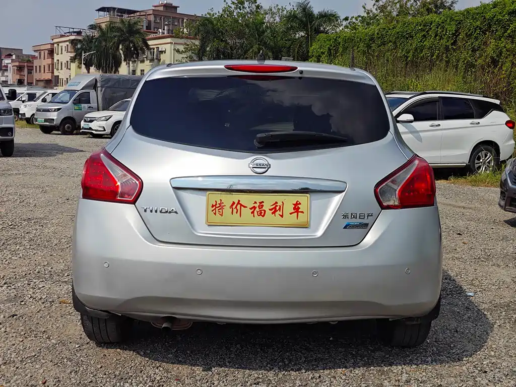 Nissan Tiida — миниатюра 5