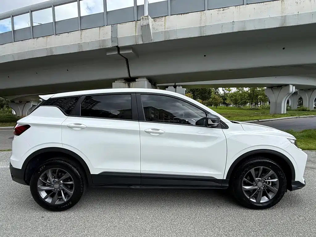 Geely Binyue - фото 7
