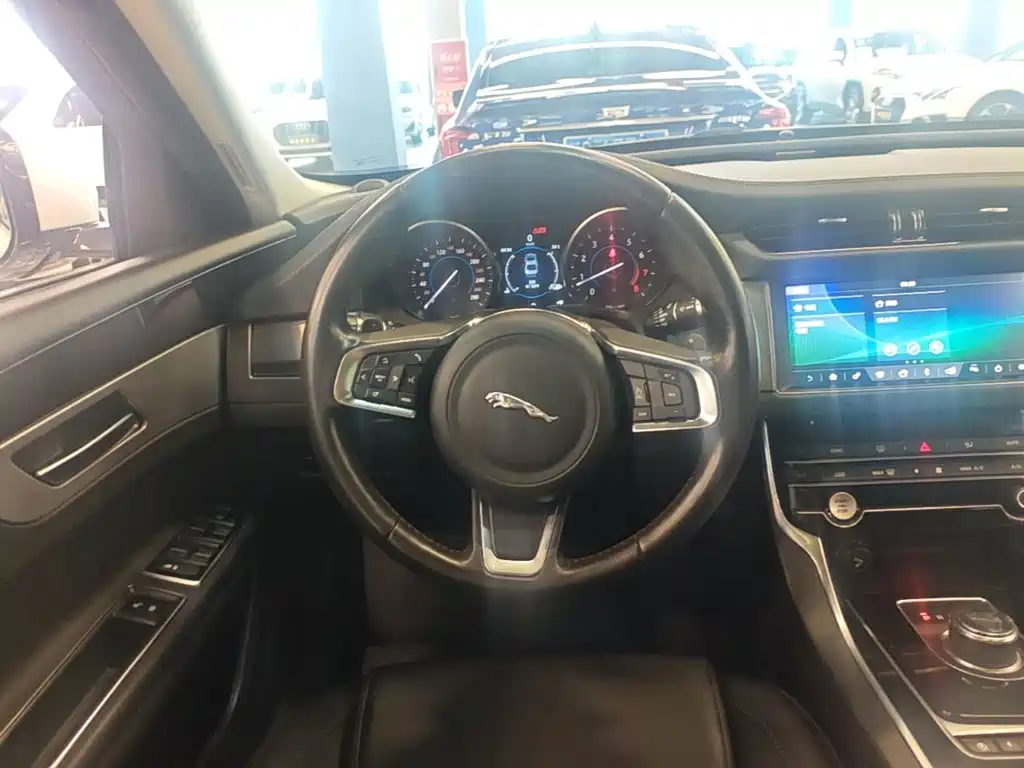 Jaguar XFL — миниатюра 11