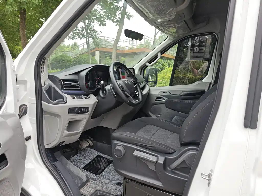Maxus V90 — миниатюра 8