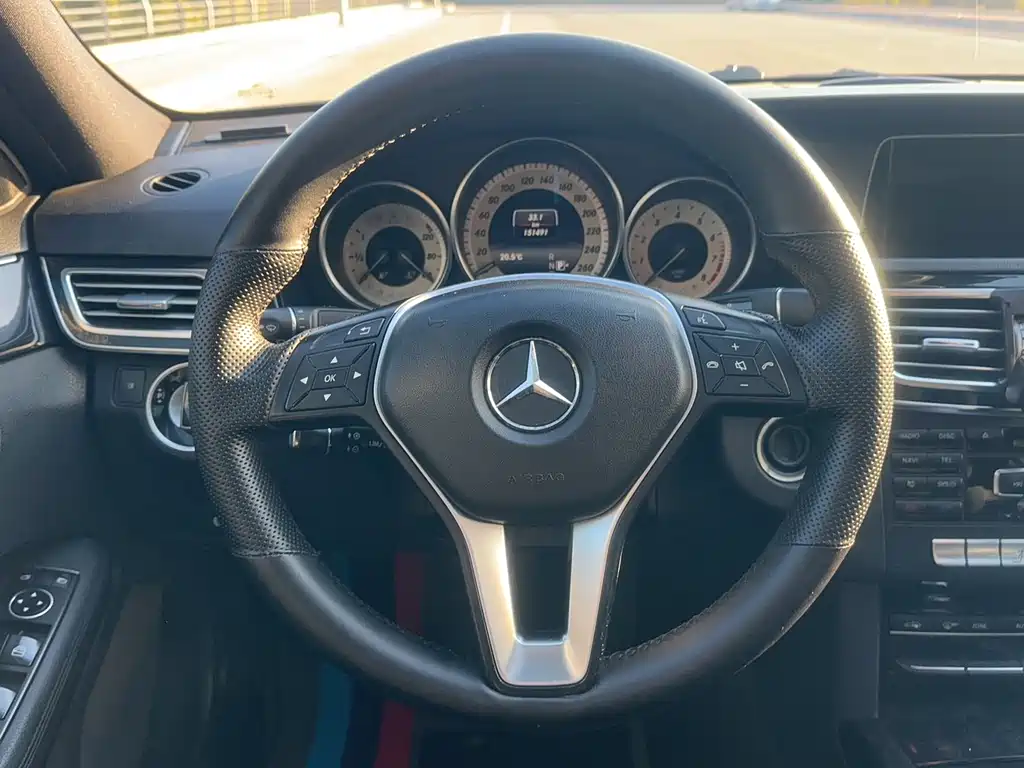 Mercedes-Benz E-Class — миниатюра 14