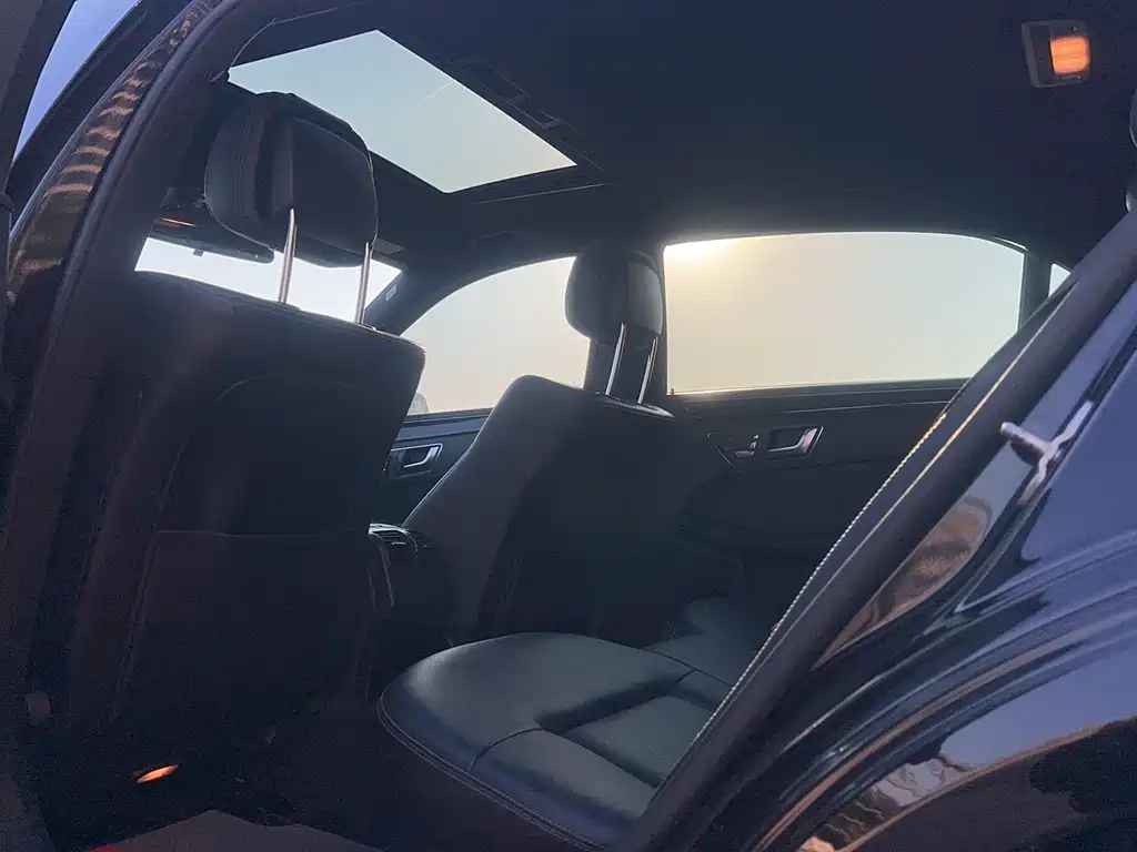 Mercedes-Benz E-Class — миниатюра 17