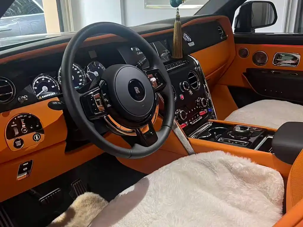 Rolls-Royce Cullinan 2018 мест