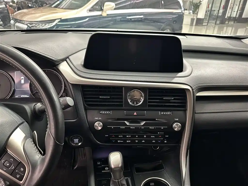Lexus RX - фото 10