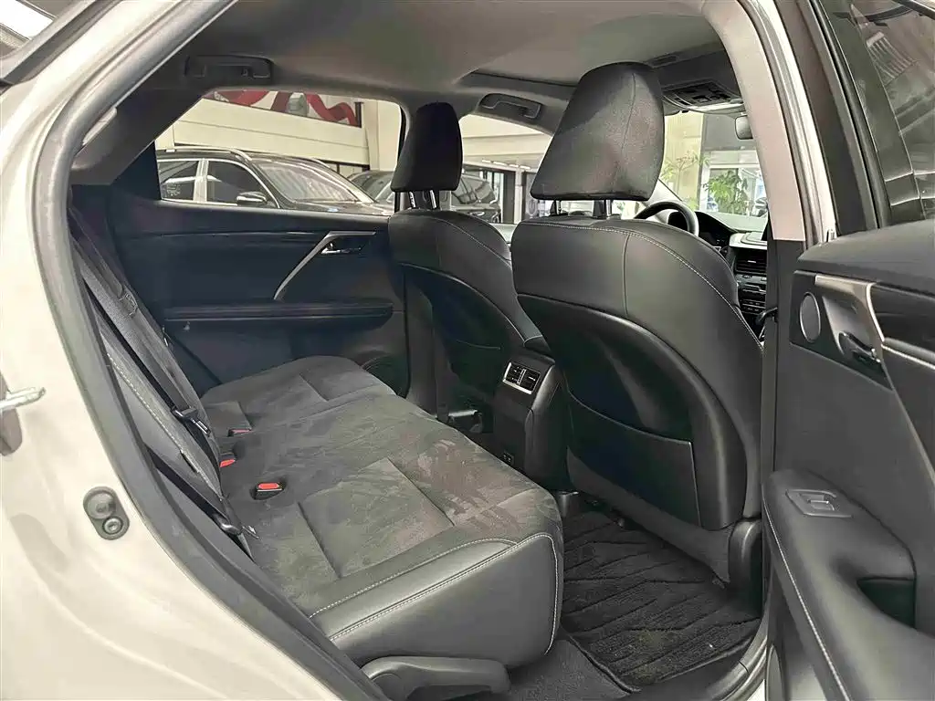 Lexus RX - фото 16