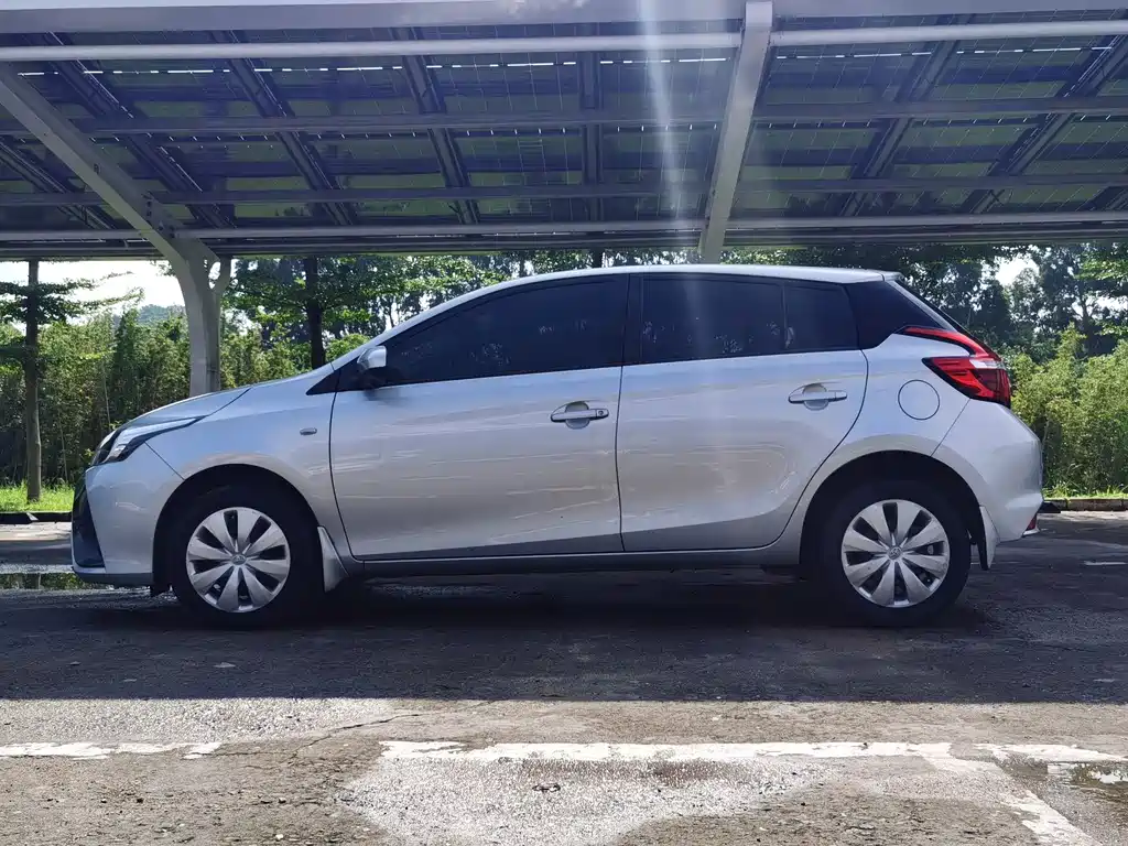 Toyota Yaris L — миниатюра 8