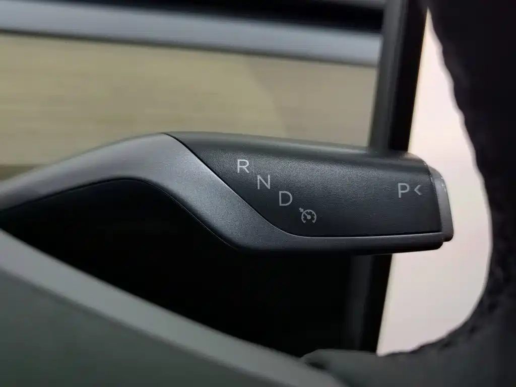 Tesla Model Y — миниатюра 13