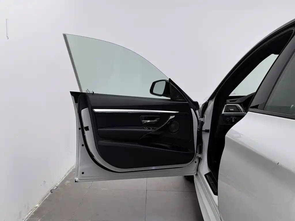 BMW 3 Series GT — миниатюра 8