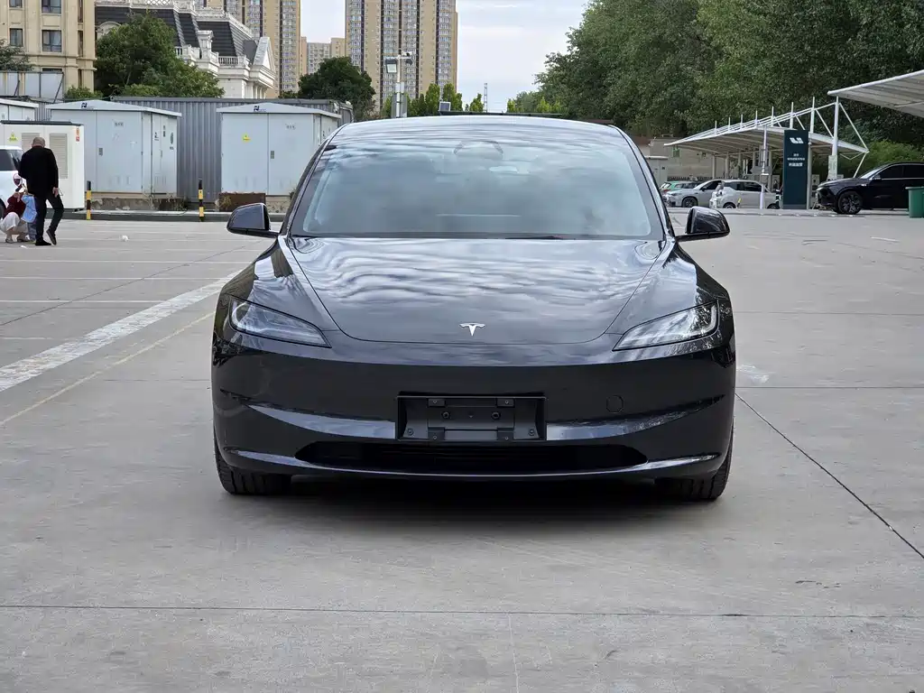 Tesla Model 3 — миниатюра 2