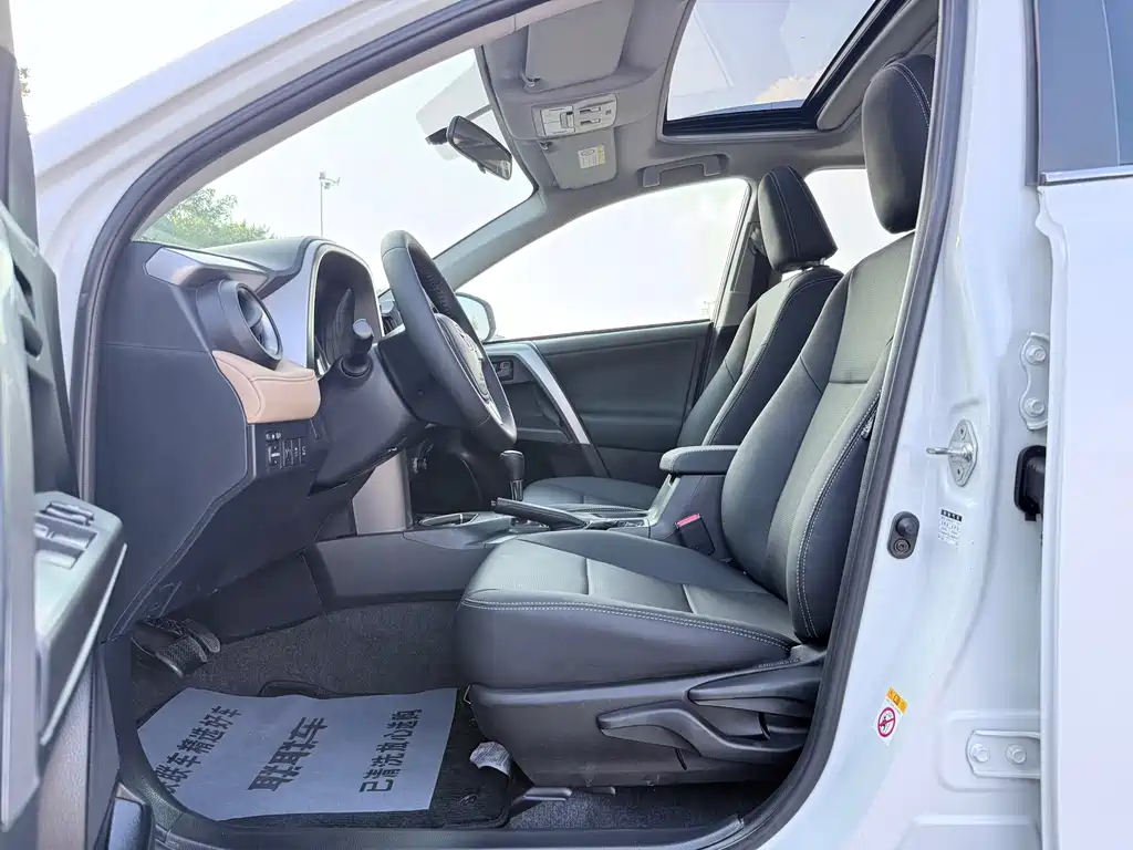Toyota RAV4 — миниатюра 8