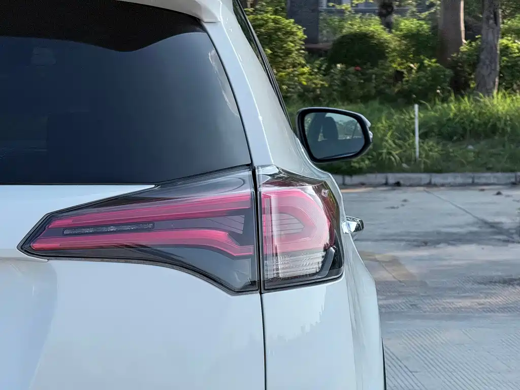 Toyota RAV4 — миниатюра 22