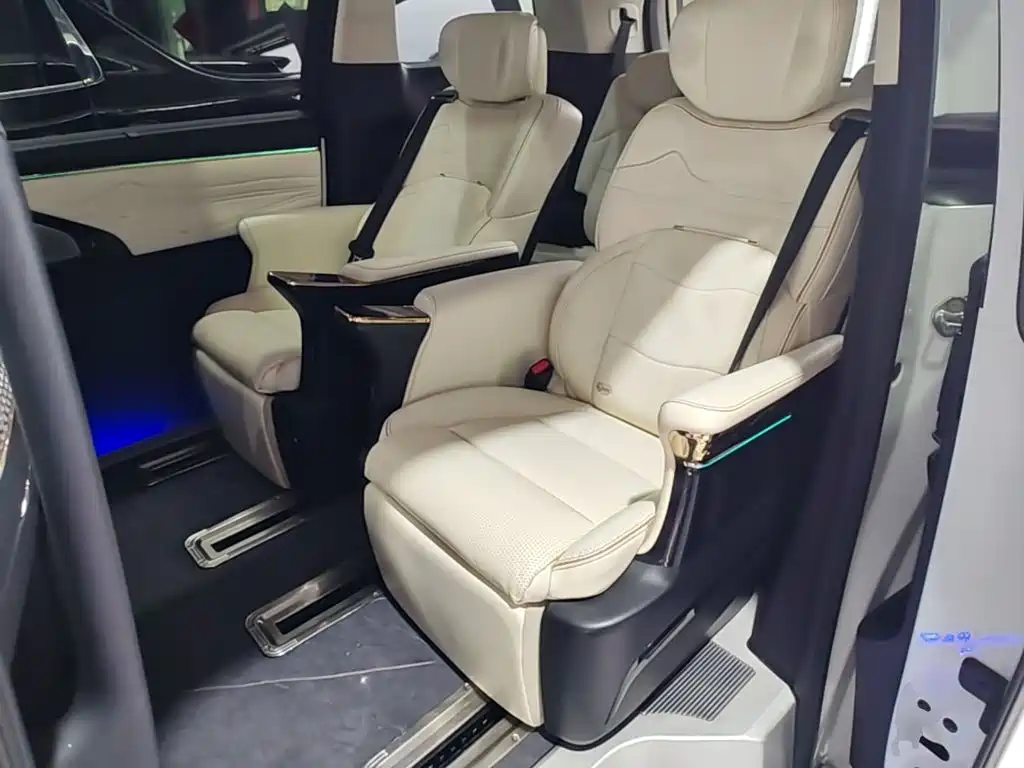 GAC Trumpchi E9 2023 — фото 16