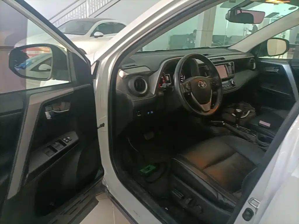 Toyota RAV4 — миниатюра 16