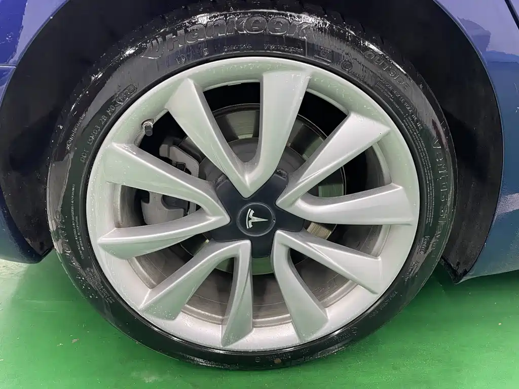 Tesla Model 3 — миниатюра 20
