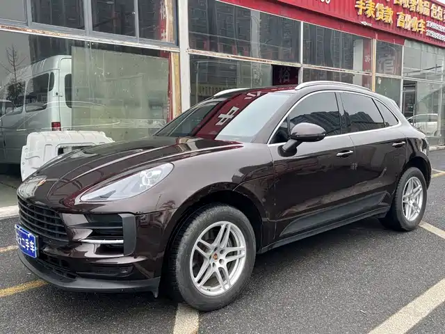 PORSCHE MACAN