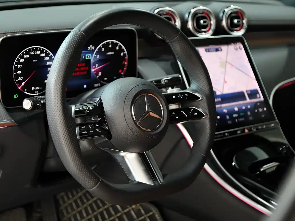Mercedes-Benz GLC 2023 GLC 260 L 4MATIC Luxury 5 мест