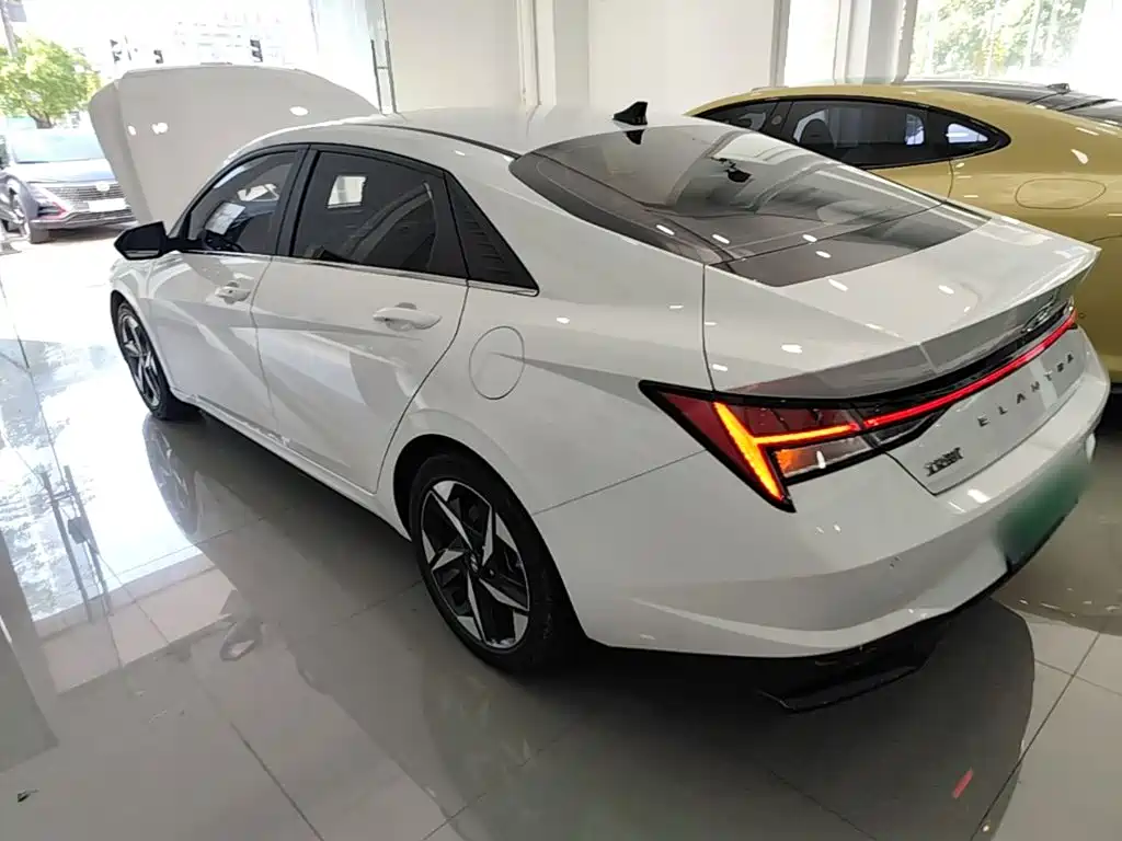 Hyundai Elantra — миниатюра 5